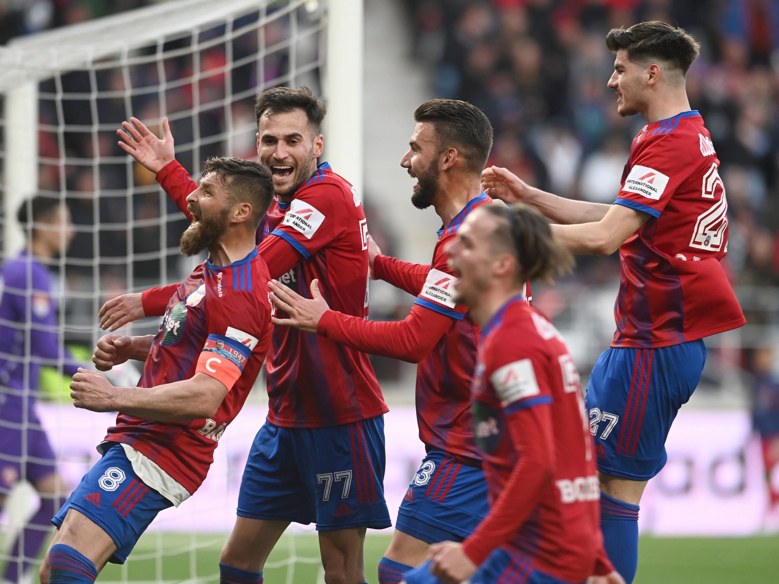 FOTO. Cine a câştigat duelul galeriilor la Steaua – Dinamo? Au fost aplicate 11 amenzi