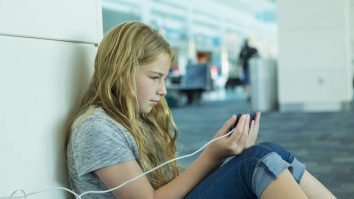 De ce să nu îți încarci niciodată telefonul în aeroport. Trei lucruri neplăcute care se pot întâmpla