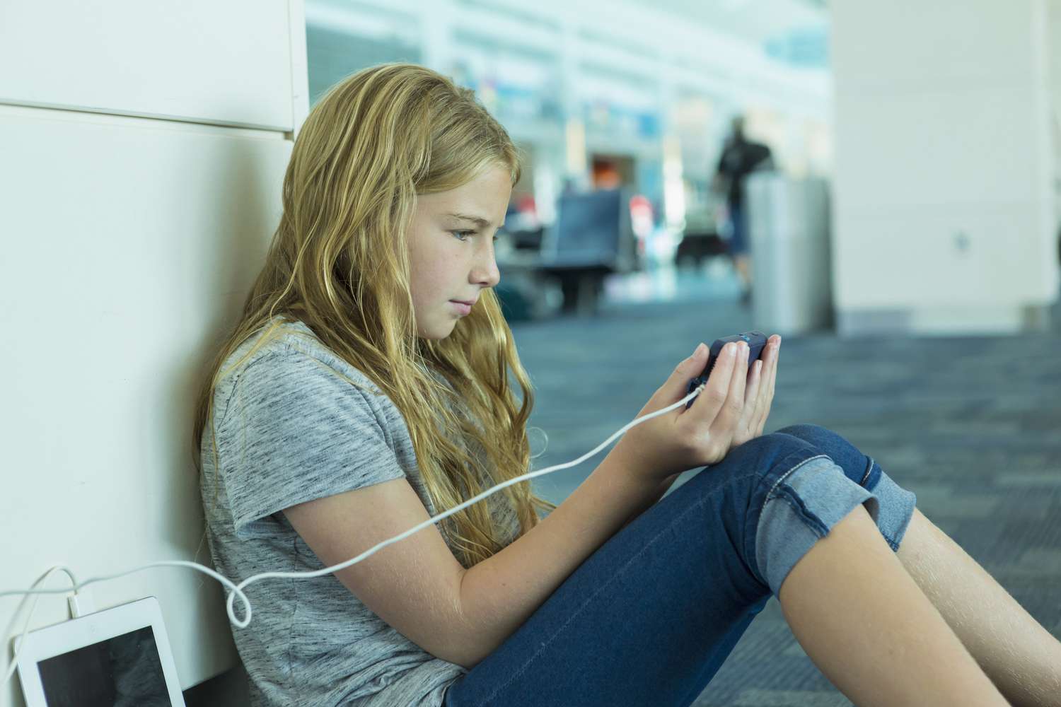 De ce să nu îți încarci niciodată telefonul în aeroport. Trei lucruri neplăcute care se pot întâmpla