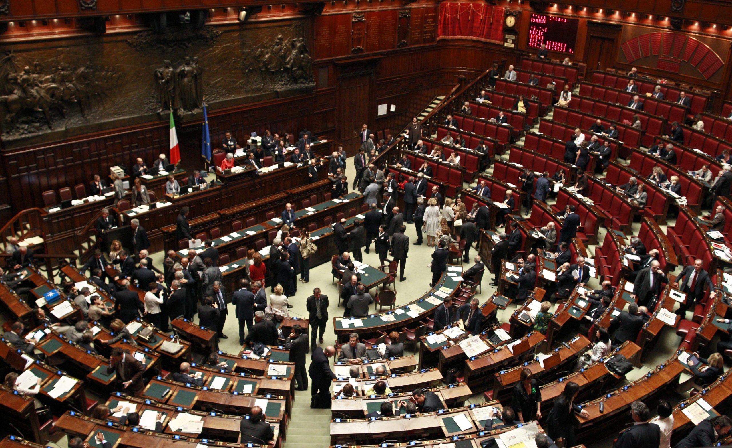 Italienii care folosesc engleza în comunicarea oficială ar putea fi sancționați cu până la 100.000 de euro