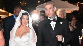 Kourtney Kardashian a fost confundată cu sora sa, Khloe, în timpul nunții cu Travis Barker. Cum s-a întâmplat asta