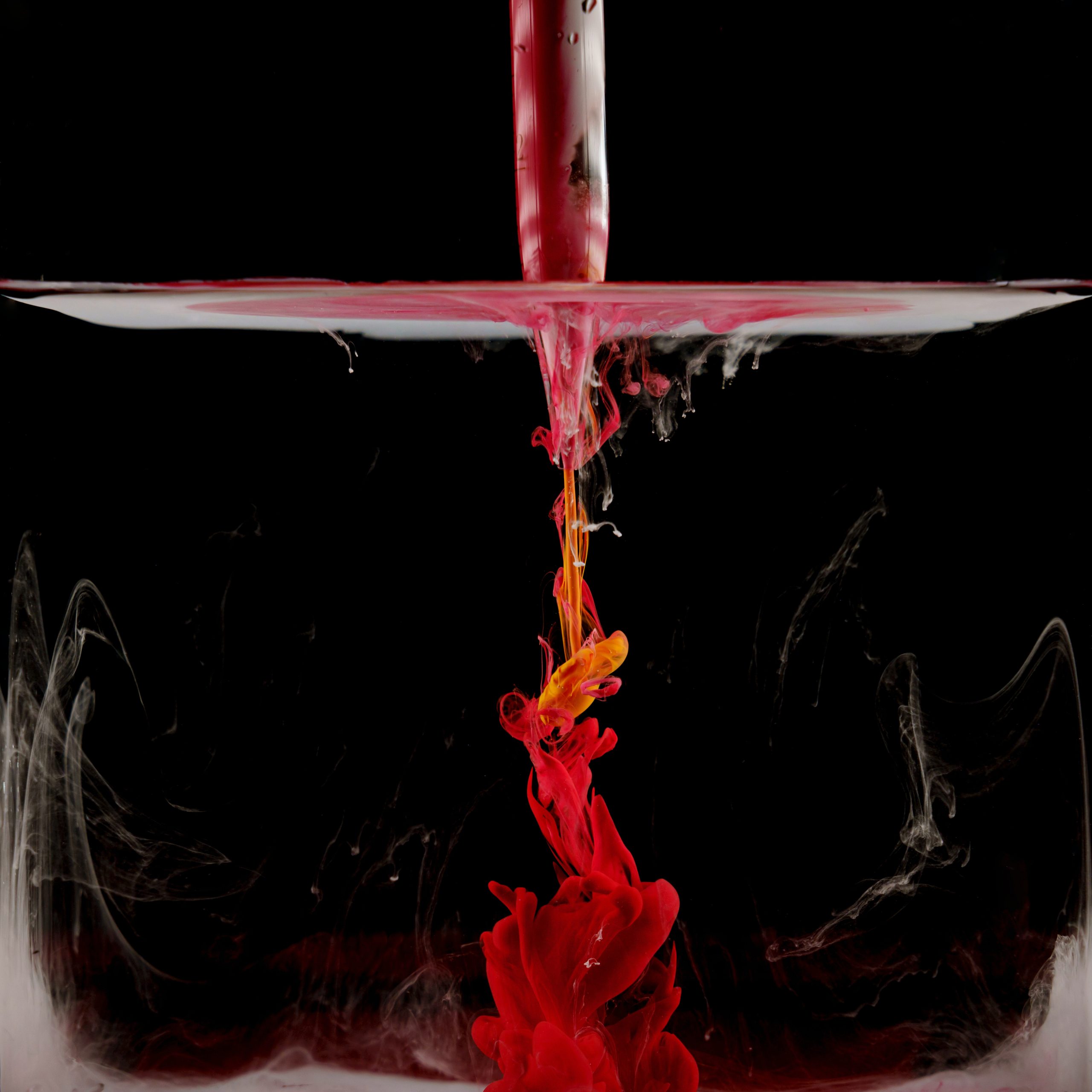 O chelneriță din Japonia a fost concediată după ce și-ar fi turnat propriul sânge în cocktailurile clienților