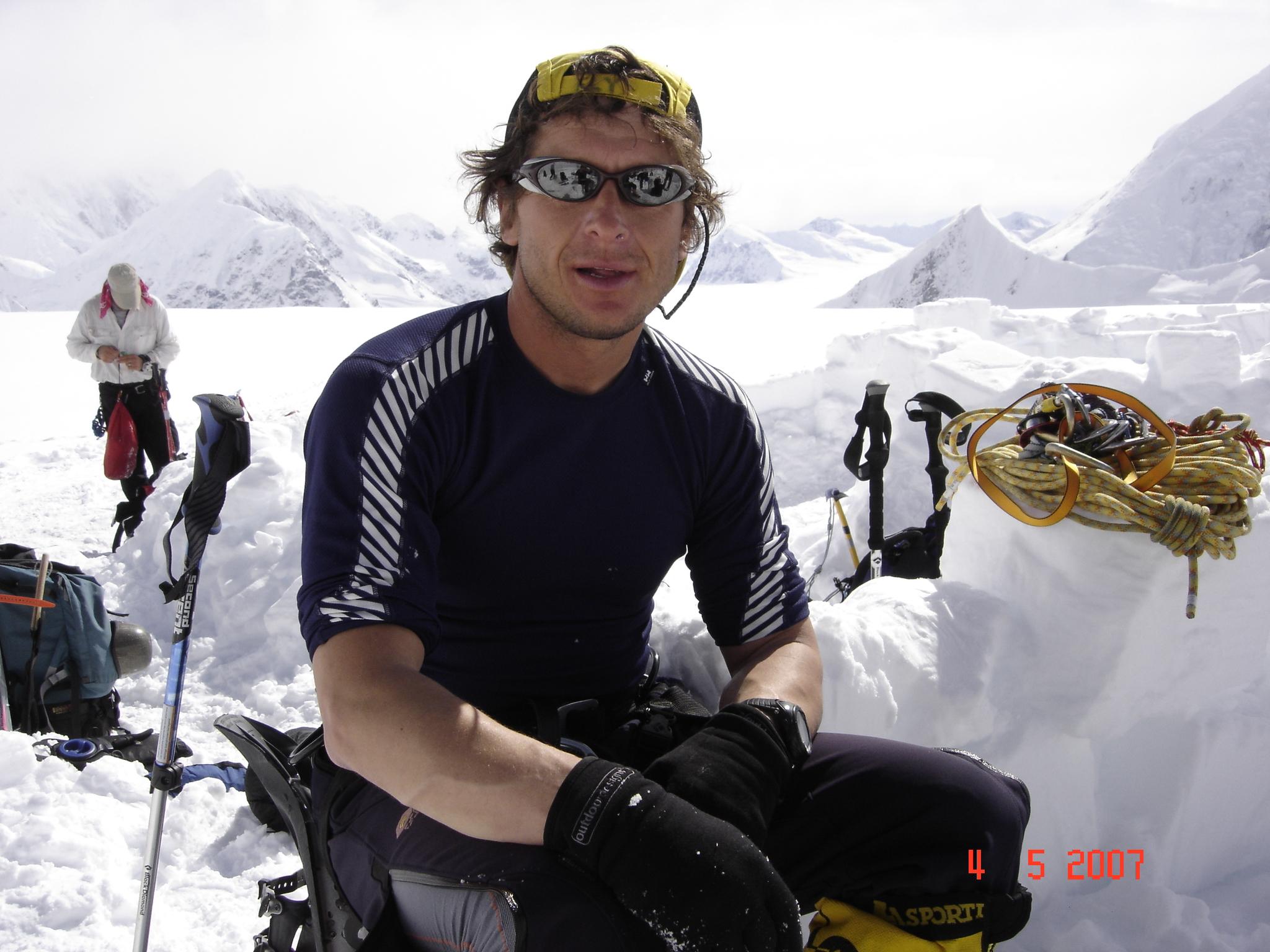 Un alpinist care a urcat de zece ori pe Everest a murit după ce a escaladat vârful Annapurna din Nepal