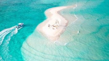 FOTO. Jamie Oliver și soția sa și-au reînnoit jurămintele de nuntă în Maldive. Cine a participat la ceremonie