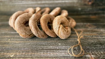 „Arculata”: Pâinea care a supraviețuit la Pompei. Un arheolog culinar a recreat rețeta