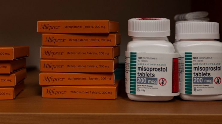 Curtea Supremă a SUA prelungește cu două zile blocarea restricțiilor pentru pilula de avort mifepristona