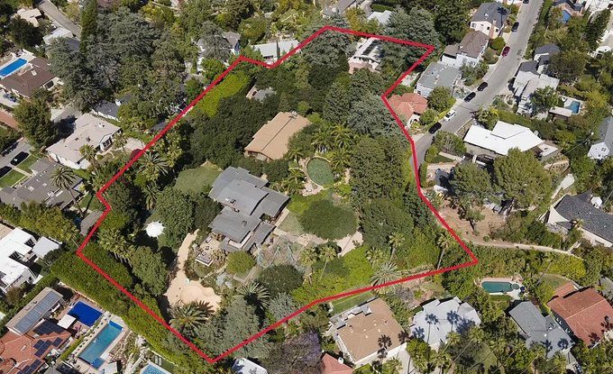 Brad Pitt și-a vândut casa din Hollywood Hills pentru 39 de milioane de dolari. Cum a evitat actorul noua taxă din Los Angeles