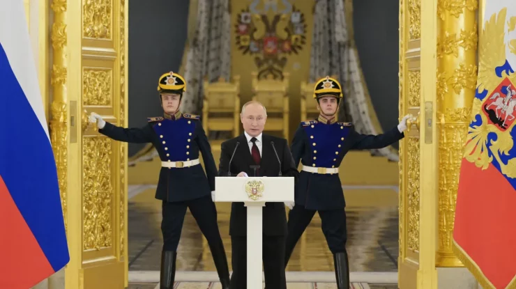 VIDEO. Momentul stânjenitor în care Vladimir Putin așteaptă aplauze din partea ambasadorilor după discursul său, dar primește doar tăcere