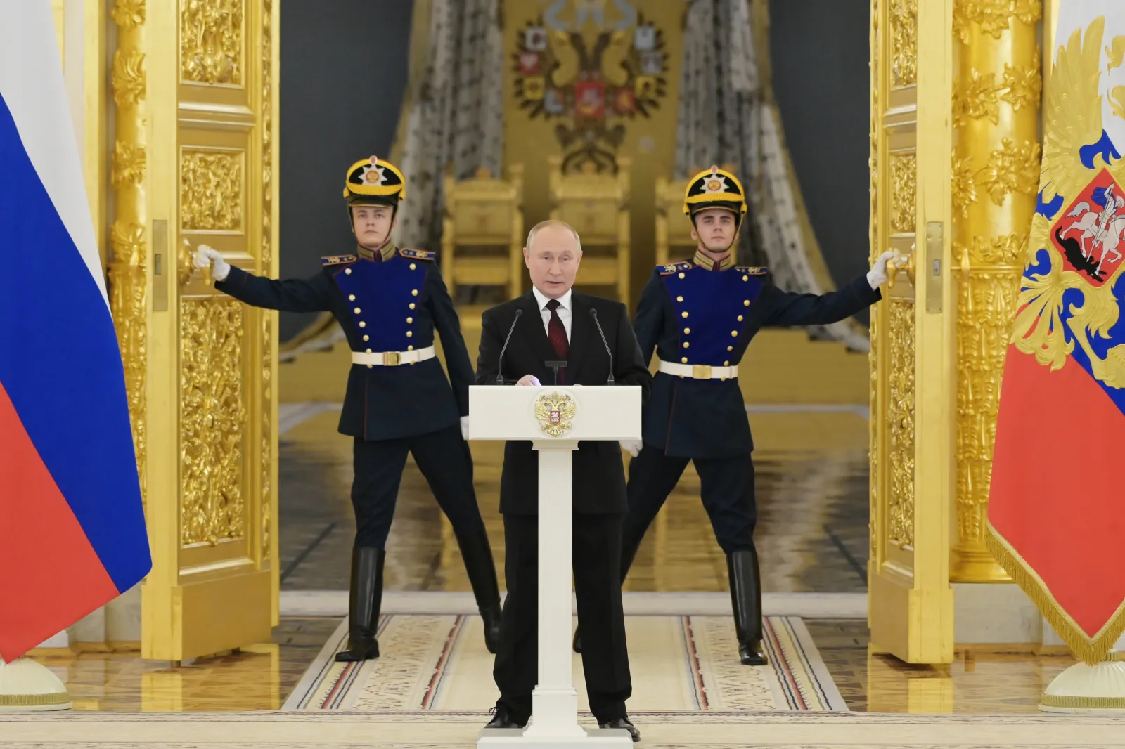 VIDEO. Momentul stânjenitor în care Vladimir Putin așteaptă aplauze din partea ambasadorilor după discursul său, dar primește doar tăcere