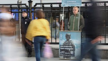 Noua strategie a Rusiei pentru recrutare. A lansat o reclamă video prin care cei interesați sunt invitați să demonstreze că sunt bărbați adevărați