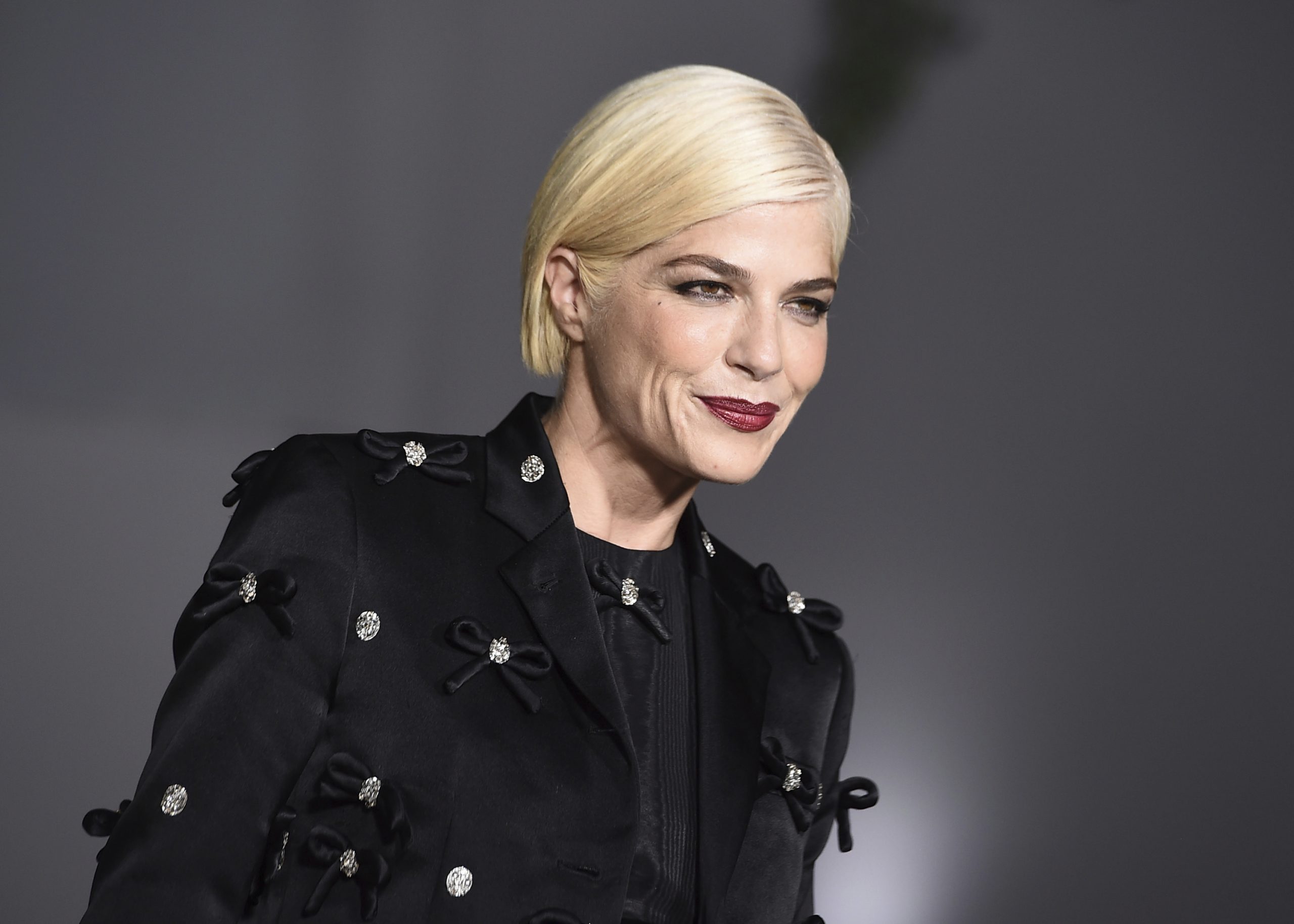 Selma Blair recunoaște că a încercat să se sinucidă „de câteva ori” în lupta ei cu boala, înainte să afle că are scleroză multiplă