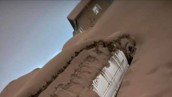 FOTO| VIDEO. Sate întregi acoperite complet cu cenușă după erupția vulcanului Şiveluci din Rusia