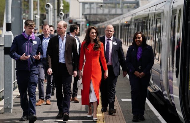 FOTO. Prințul William și Kate Middleton, de la caleașcă la metrou. Cum au fost surprinși membrii familiei regale britanice