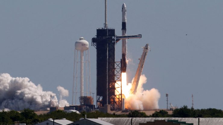 VIDEO. Misiunea SpaceX a decolat cu un fost astronaut NASA și trei clienți plătitori. Cât timp vor petrece cei patru la bordul stației