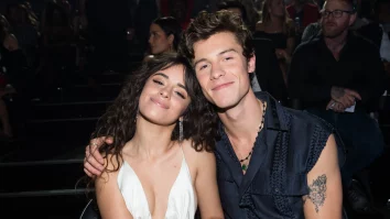 FOTO. Shawn Mendes și Camila Cabello s-au împăcat? Cei doi au fost surprinși, în timp ce se țineau de mână