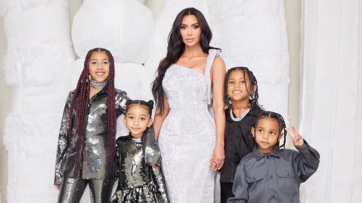 Kim Kardashian, criticată dur pentru că a spus că este greu să fii mamă. Fanii i-au spus că trebuie să „revină la realitate”