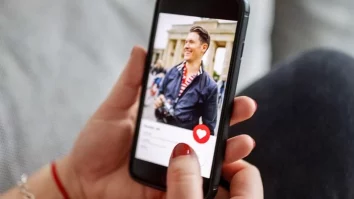 Tinder se retrage din Rusia. Platforma își va opri toată activitatea în câteva luni