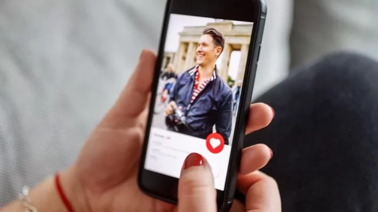 Tinder se retrage din Rusia. Platforma își va opri toată activitatea în câteva luni