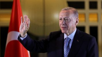 Victoria lui Recep Erdogan în alegerile din Turcia lasă națiunea divizată. Cu ce probleme se confruntă țara