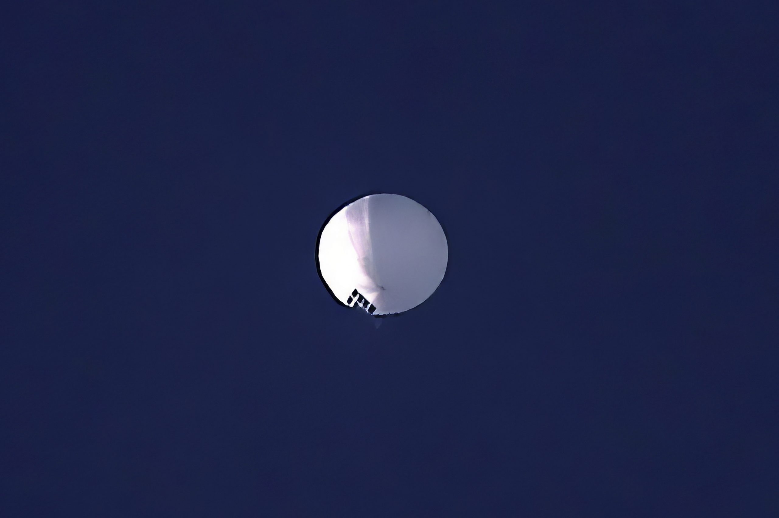 Armata americană urmărește un alt balon misterios. Ce spun oficialii americani