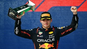 Max Verstappen ignoră huiduielile în timpul victoriei de la Miami: „Eu duc trofeul acasă și ei se întorc la casele lor”