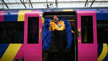 FOTO. Steagul Ucrainei este prezent peste tot în Liverpool: „Oriunde te uiți, poți vedea culorile albastru și galben”. Ce părere au britanicii