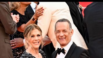 FOTO/VIDEO. Tom Hanks și Rita Wilson dezvăluie adevărul despre incidentul de pe covorul roșu de la Cannes