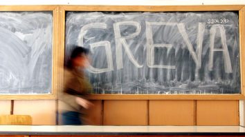 Grevă de avertisment în învățământ, între orele 11:00 și 13:00. Sindicaliștii amenință cu greva generală, prima după 18 ani