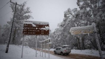 FOTO-VIDEO. Condițiile meteo din Australia, cu vânt puternic și zăpadă, ar putea provoca eroziunea unor plaje