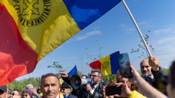 VIDEO. Protest cu scandal al AUR la Parlament. Ludovic Orban acuză că a fost agresat