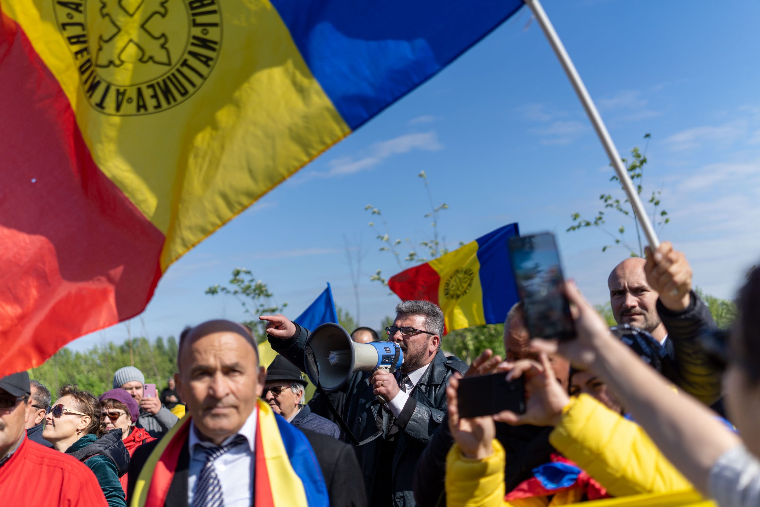 VIDEO. Protest cu scandal al AUR la Parlament. Ludovic Orban acuză că a fost agresat