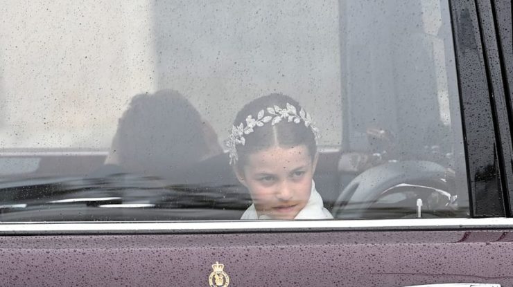 FOTO. Kate Middleton și Prințesa Charlotte au purtat diademe de cristal asortate la încoronarea Regelui Charles al III-lea. Povestea impresionantă a tiarelor purtate de cele două