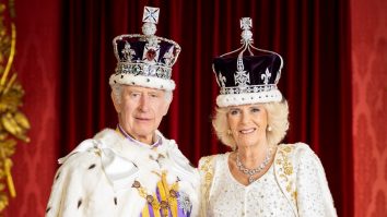 FOTO. Palatul Buckingham a publicat primele portrete oficiale ale regelui Charles al III-lea după încoronare. Ce mesaj a transmis regele
