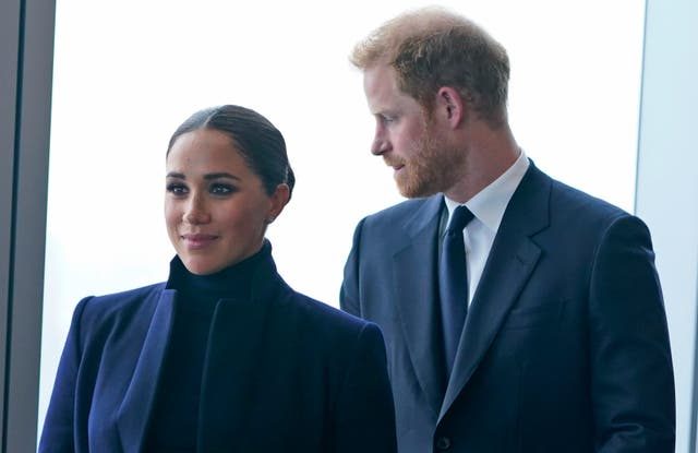 Biograful lui Harry și Meghan spune că a fost învățat cum să spargă mesageria vocală la Sunday People