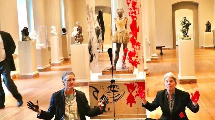 FOTO. Doi activiști pentru climă sunt acuzați pentru deteriorarea expoziției Edgar Degas de la National Gallery of Art