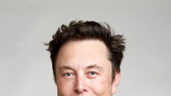 Soluția lui Elon Musk pentru a nu-și mai trezi gărzile de corp atunci când trebuie să meargă la baie noaptea