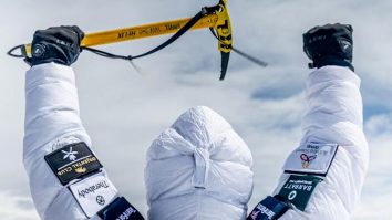 Un veteran Gurkha a devenit prima persoană care a escaladat Everestul cu picioarele amputate: „Când am coborât, am rămas fără oxigen”