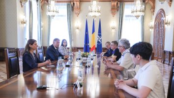 FOTO-VIDEO. Guvernul revine cu o nouă ofertă pentru profesori: 4.000 lei, în loc de 2.500 lei. Klaus Iohannis s-a întâlnit cu liderii sindicatelor din Educație