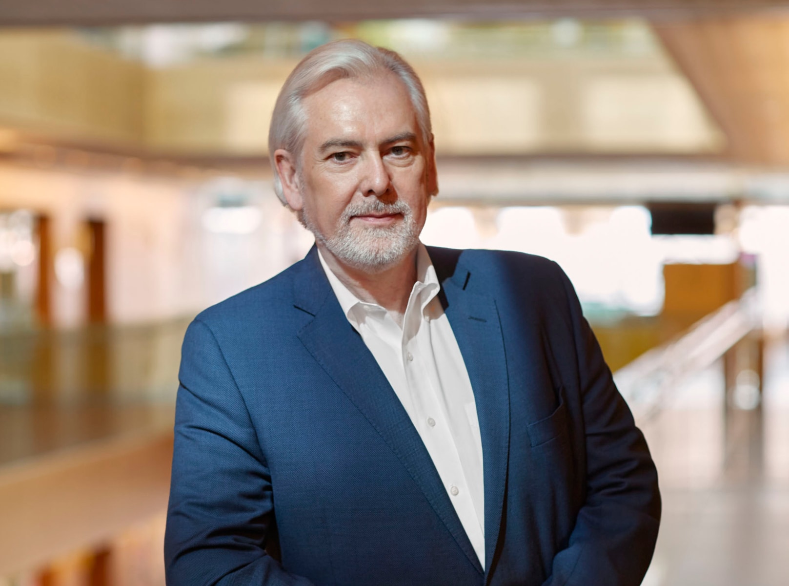 CEO-ul Philip Morris, Jacek Olczak, despre renunțarea la fumat și detoxifierea mărcii: „Misiunea noastră este de a reduce fumatul. Țigările aparțin muzeelor”