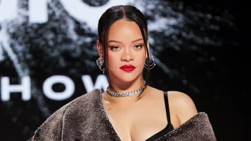 FOTO. Rihanna celebrează „magia” de a fi mamă, afișându-și burtica neacoperită în niște fotografii din timpul sarcinii