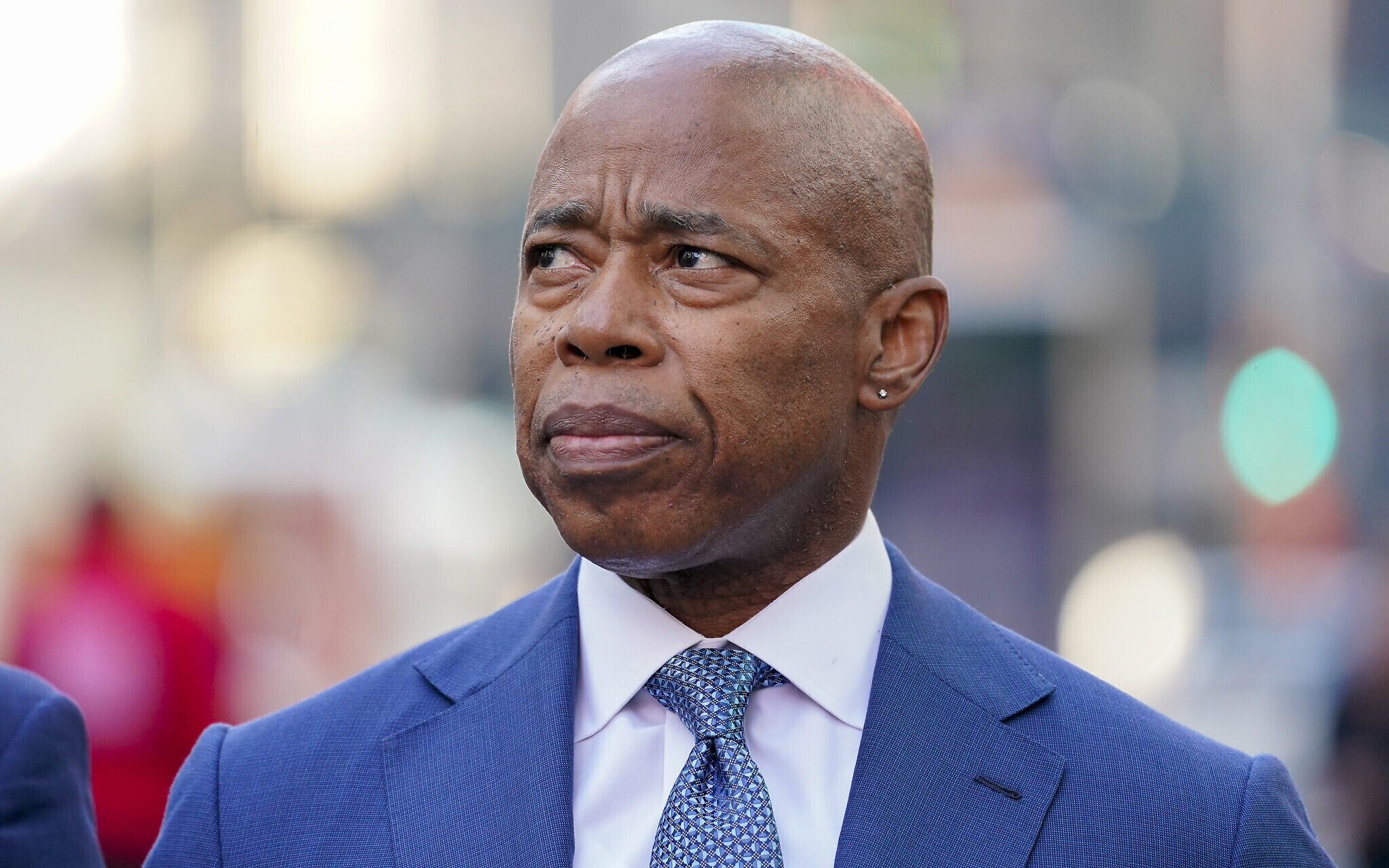 Primarul orașului New York, Eric Adams, îi susține pe Harry și Meghan în cazul urmăririi: „Este clar că presa, paparazzii, vor să facă o poză bună”