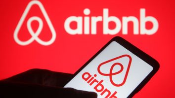 Acțiunile Airbnb scad cu 13%. Directorii avertizează asupra unei potențiale încetiniri a rezervărilor în al doilea trimestru