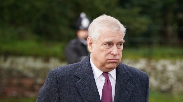 Prințul Andrew refuză să se mute din Royal Lodge: „Este îngrijorat că familia regală ar putea chiar să oprească utilitățile ca să-l scoată de acolo”