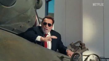 VIDEO. Arnold Schwarzenegger a primit un nou job la Netflix. Actorul și-a anunțat funcția conducând un tanc militar masiv