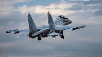 Un avion polonez a fost interceptat de o aeronavă de vânătoare al Rusiei în apropierea spațiului aerian al României. Ce a transmis MApN