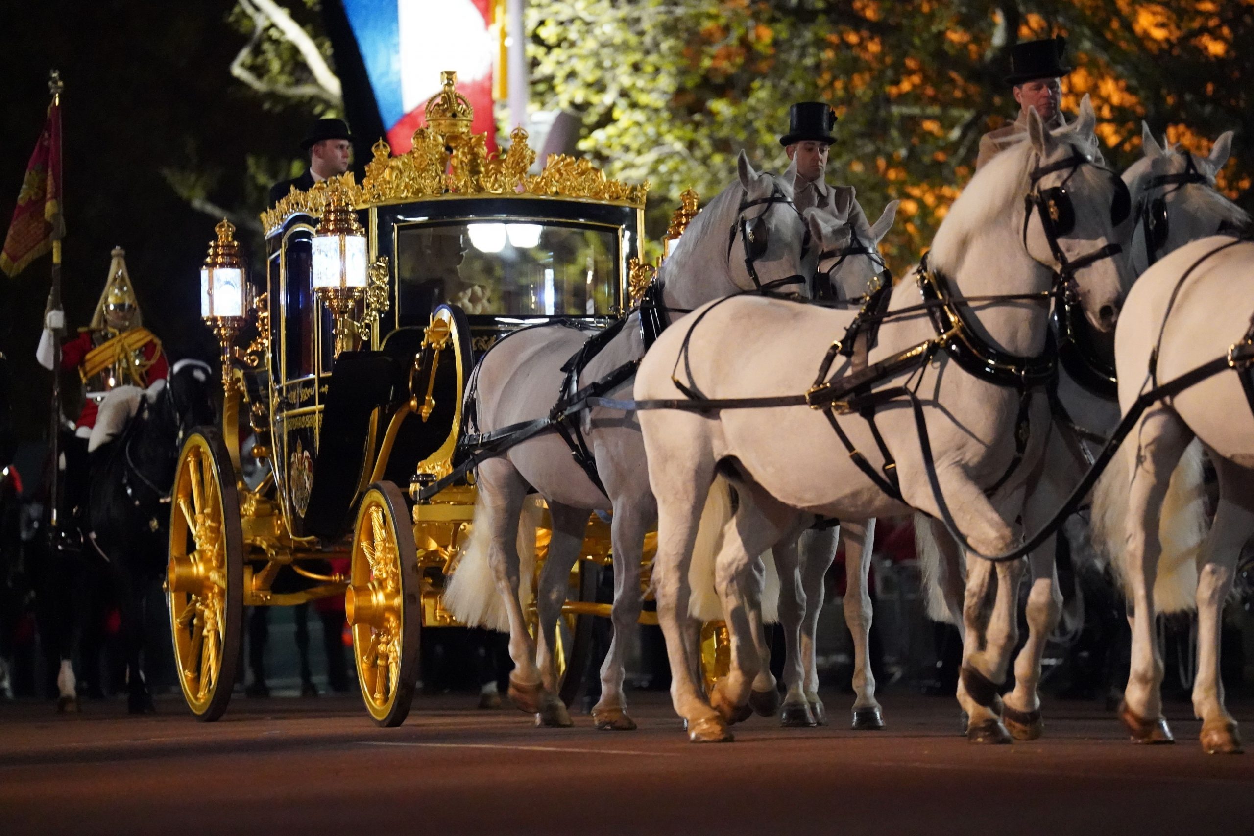 Ziua încoronării Regelui Charles al III-lea va fi cea mai caldă din istoria ceremoniilor. Temperaturile vor ajunge la 20 de grade Celsius