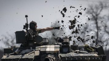 LIVE UPDATE. Ziua 501 de război în Ucraina. Traficul pe podul din Crimeea a fost blocat după o încercare a Forțelor Armate ucrainene de a-l ataca/ Ucraina va primi nave împotriva minelor din Olanda