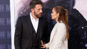VIDEO. Probleme la Holywood – Ben Affleck îi trântește portiera lui Jennifer Lopez, după premiera filmului „The Mother”