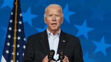 Joe Biden reînnoiește apelul pentru interzicerea armelor de asalt, la un an de la masacrul de la școala din Uvalde