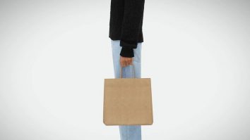 FOTO. Geanta în formă de pungă maro de hârtie. Cum arată piesa de lux care costă 2.500 dolari